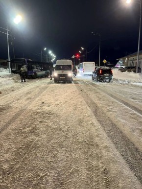 В Мурманской области усиление ветра, мокрый снег, гололедица: будьте предельно внимательны и осторожны на дорогах
