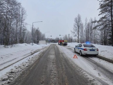 16 марта в 08 часов 39 минут на 15 км + 530 м автодороги "Кандалакша - Полярные Зори" водитель, 1992 года рождения, управляя автомобилем "Рено