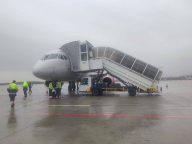 Самолет Петербург — Мурманск вернулся в Пулково изза технических проблем