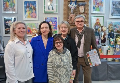 В столице Кольского Заполярья ярко отпраздновали приближающийся Международный день театра и большой юбилей — 150-летие Союза театральных деятелей России