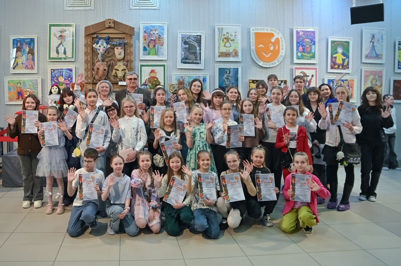 В столице Кольского Заполярья ярко отпраздновали приближающийся Международный день театра и большой юбилей — 150-летие Союза театральных деятелей России В столице Кольского Заполярья ярко отпраздновали приближающийся Международный день театра и большой юбилей — 150-летие Союза театральных деятелей России