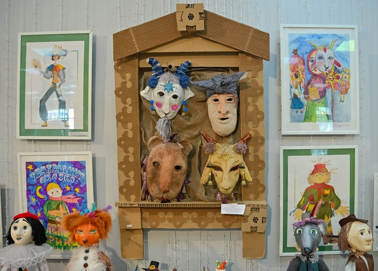 В столице Кольского Заполярья ярко отпраздновали приближающийся Международный день театра и большой юбилей — 150-летие Союза театральных деятелей России В столице Кольского Заполярья ярко отпраздновали приближающийся Международный день театра и большой юбилей — 150-летие Союза театральных деятелей России