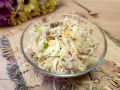 Невозможно устоять: салат из свежей капусты с мясом и яичными блинчиками