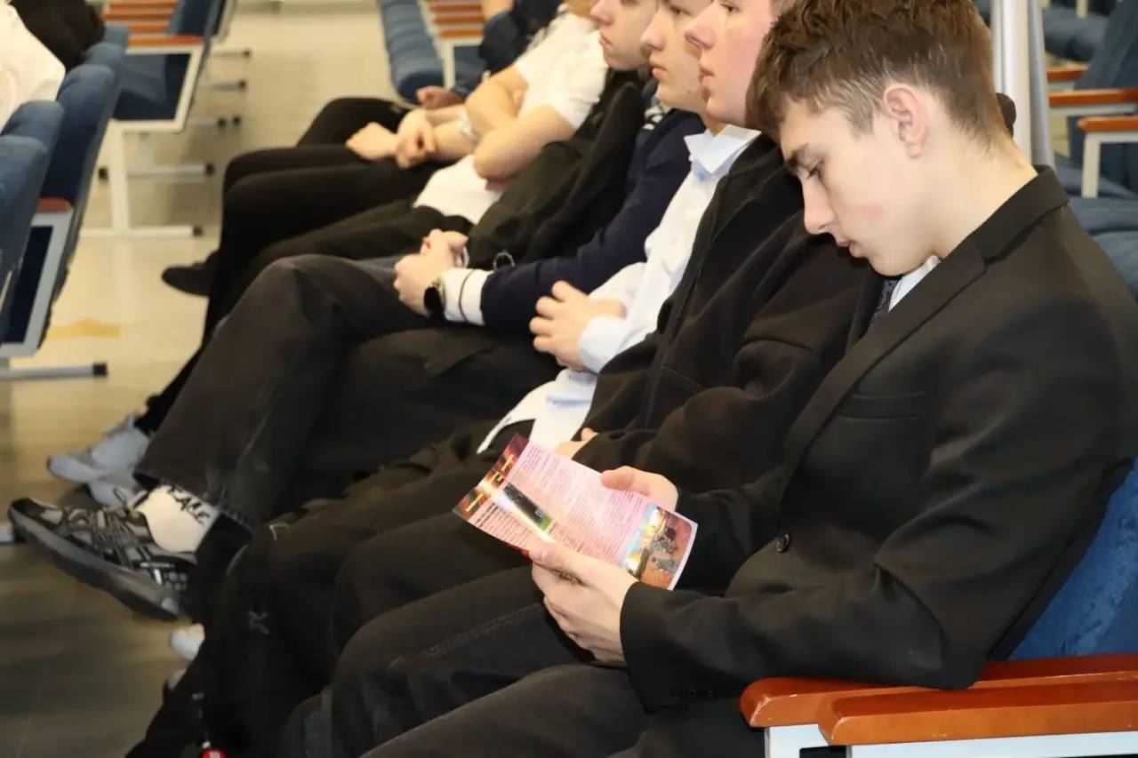 Следователи военных следственных органов СК России провели профориентационное занятие с подрастающим поколением Следователи военных следственных органов СК России провели профориентационное занятие с подрастающим поколением