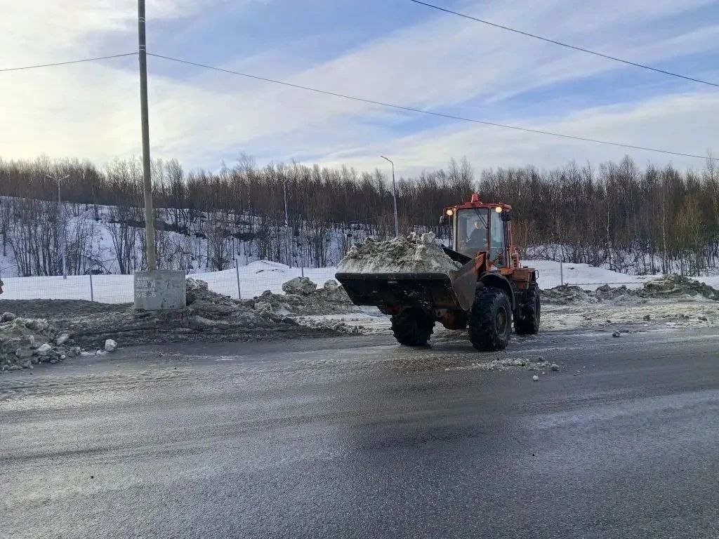 Губернатор Андрей Чибис на оперативном совещании поручил усилить контроль за содержанием территорий Губернатор Андрей Чибис на оперативном совещании поручил усилить контроль за содержанием территорий