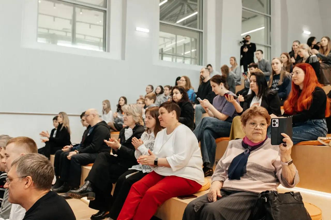 Андрей Чибис: центр «Родина» уже посетили больше 1000 человек, состоялось 18 мероприятий фестиваля науки, технологий и креативных индустрий Андрей Чибис: центр «Родина» уже посетили больше 1000 человек, состоялось 18 мероприятий фестиваля науки, технологий и креативных индустрий