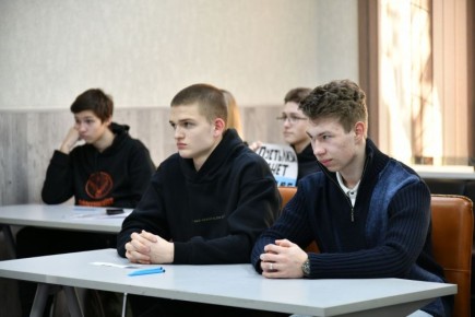 На базе центра «Молодежь51» (ул. Бондарная, 10) состоялось яркое событие для активных молодых мурманчан — правовая игра «Я — кандидат»