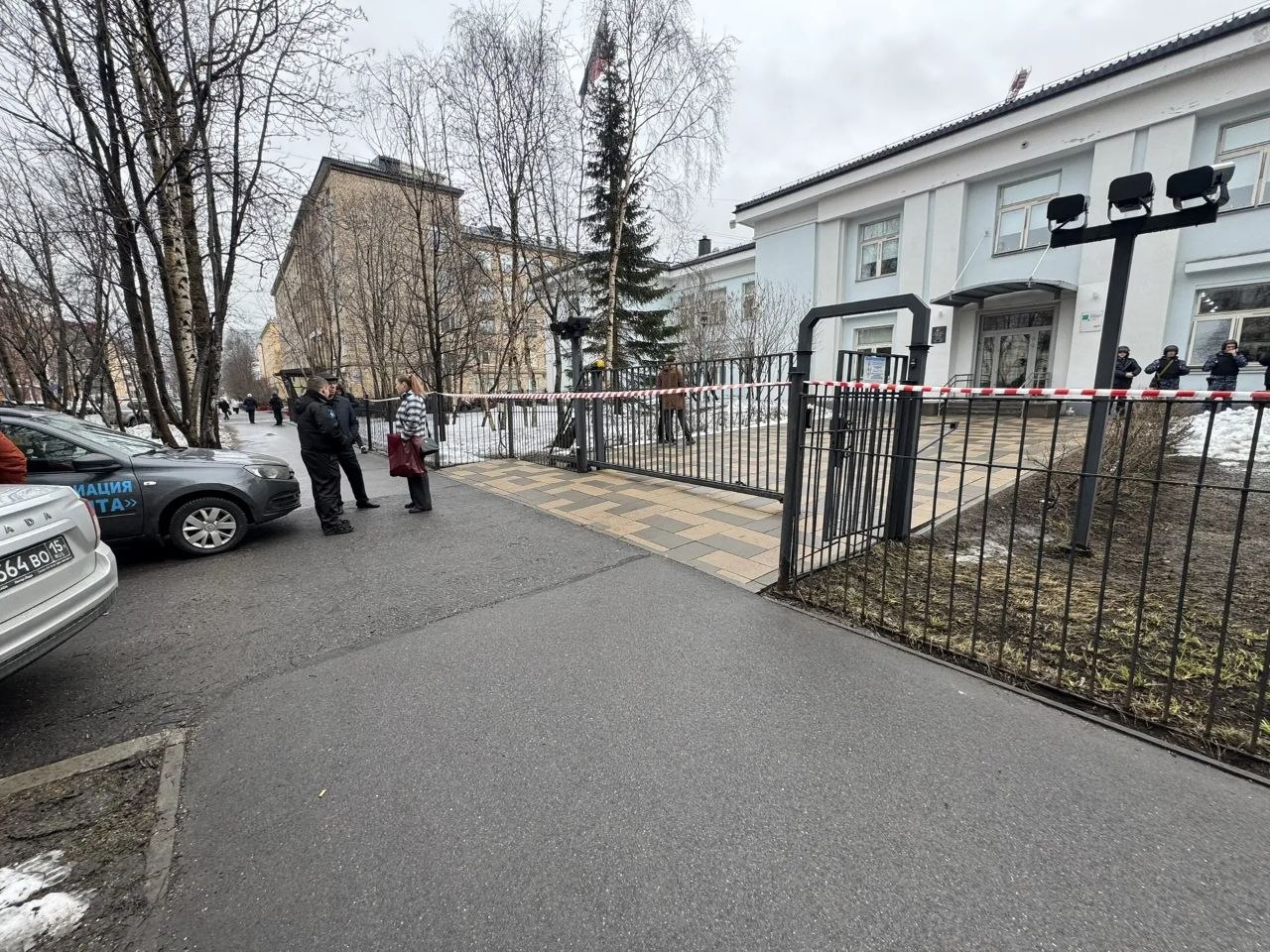 Сегодня в правоохранительные органы поступил сигнал об угрозе взрыва в здании Центра управления регионом Мурманской области Сегодня в правоохранительные органы поступил сигнал об угрозе взрыва в здании Центра управления регионом Мурманской области