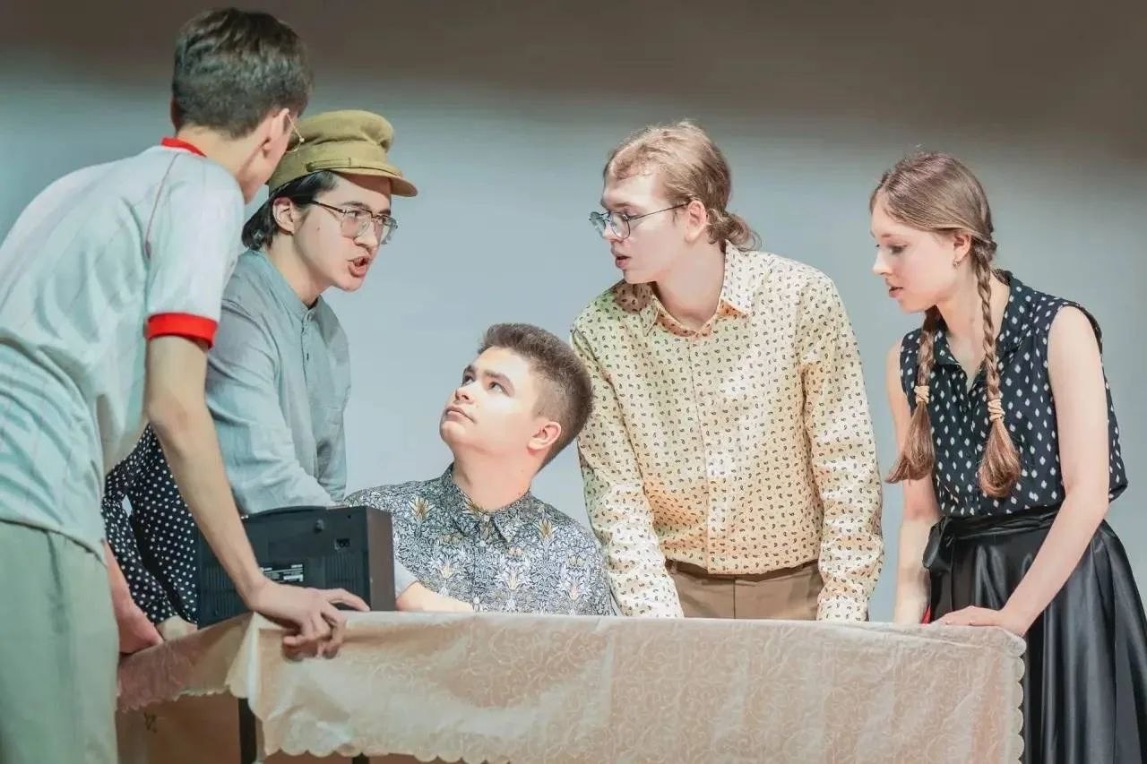 В преддверии Всемирного дня театра мурманские лицеисты представили творческие номера на английском, французском, китайском и русском языках В преддверии Всемирного дня театра мурманские лицеисты представили творческие номера на английском, французском, китайском и русском языках