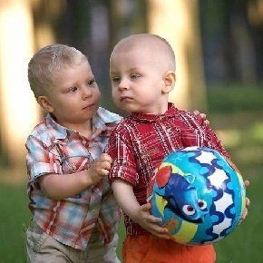 Как наладить отношения годовалого ребенка с окружающими