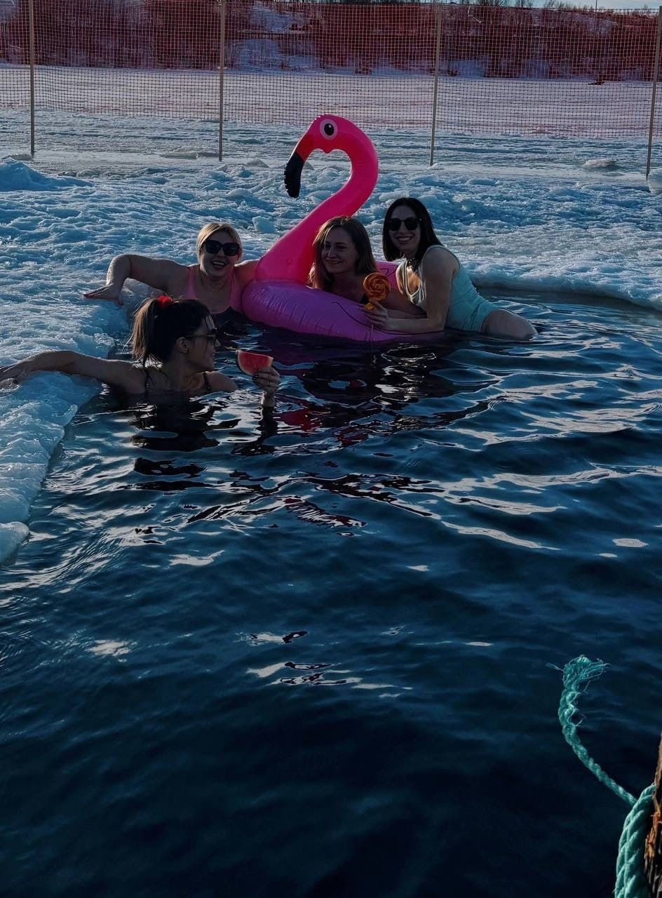 Доброе утро, Заполярье!. В Мурманске ещё лежит снег, а на Семёновском озере царила по-настоящему летняя атмосфера Доброе утро, Заполярье!. В Мурманске ещё лежит снег, а на Семёновском озере царила по-настоящему летняя атмосфера