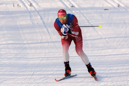 Трехкратный олимпийский чемпион Александр Большунов стал победителем гонки на дистанции 3 км свободным стилем с раздельным стартом в финале Кубка России, который проходит в Апатитах