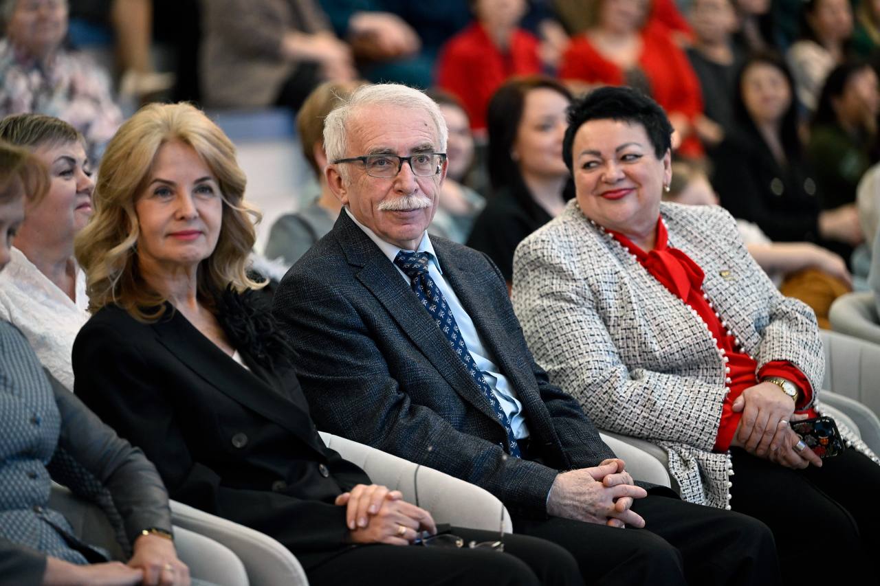 В Мурманской области подвели итоги регионального этапа конкурса «Воспитатель года» В Мурманской области подвели итоги регионального этапа конкурса «Воспитатель года»