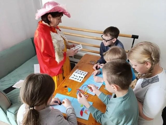 Более 3,8 тысячи детей проводят весенние каникулы в пришкольных лагерях Мурманской области Более 3,8 тысячи детей проводят весенние каникулы в пришкольных лагерях Мурманской области