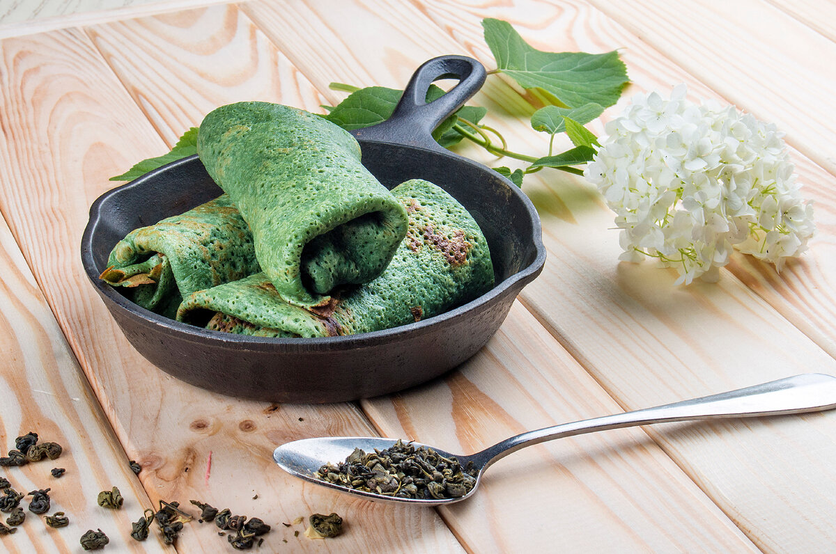 Лепешка с тунцом, огурцами и авокадо: быстро и полезно