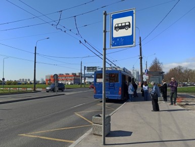 Пенсионерам Петербурга напомнили о льготах на проезд в 2026 году