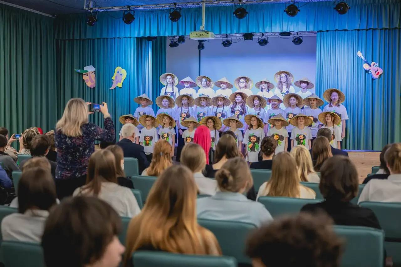 В Мурманском международном лицее сыграли «Чебурашку» на китайском