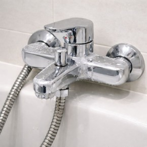 Как вернуть блеск смесителю: эффективные способы очистки без риска повреждения