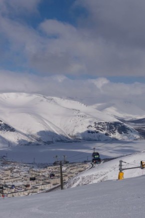 Лыжные курорты Кировска не сдаются теплой погоде