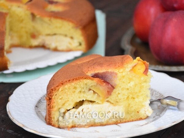 Неожиданный сюрприз: воздушный пирог с фруктами и творожной начинкой