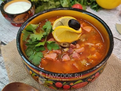 Солянка с каперсами и маслинами: рецепт, который порадует ваши гамбургеры