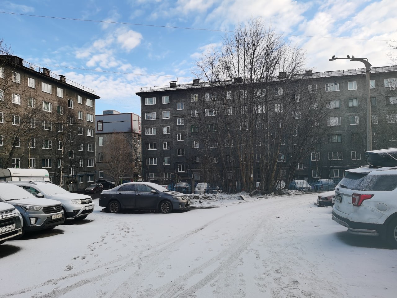 Доброе утро, Заполярье!. В Мурманск снова заглянула зима – утром северяне увидели за окнами свежий снег, который укрыл улицы Доброе утро, Заполярье!. В Мурманск снова заглянула зима – утром северяне увидели за окнами свежий снег, который укрыл улицы