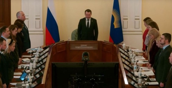 Погибших в авиакатастрофе в Крыму воинов-североморцев почтили минутой молчания в правительстве Мурманской области