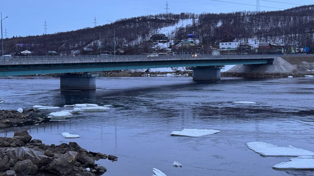 По данным мурманского гидрометцентра, 7 апреля в Кольском Заполярье ожидается переменная облачность, местами небольшой снег