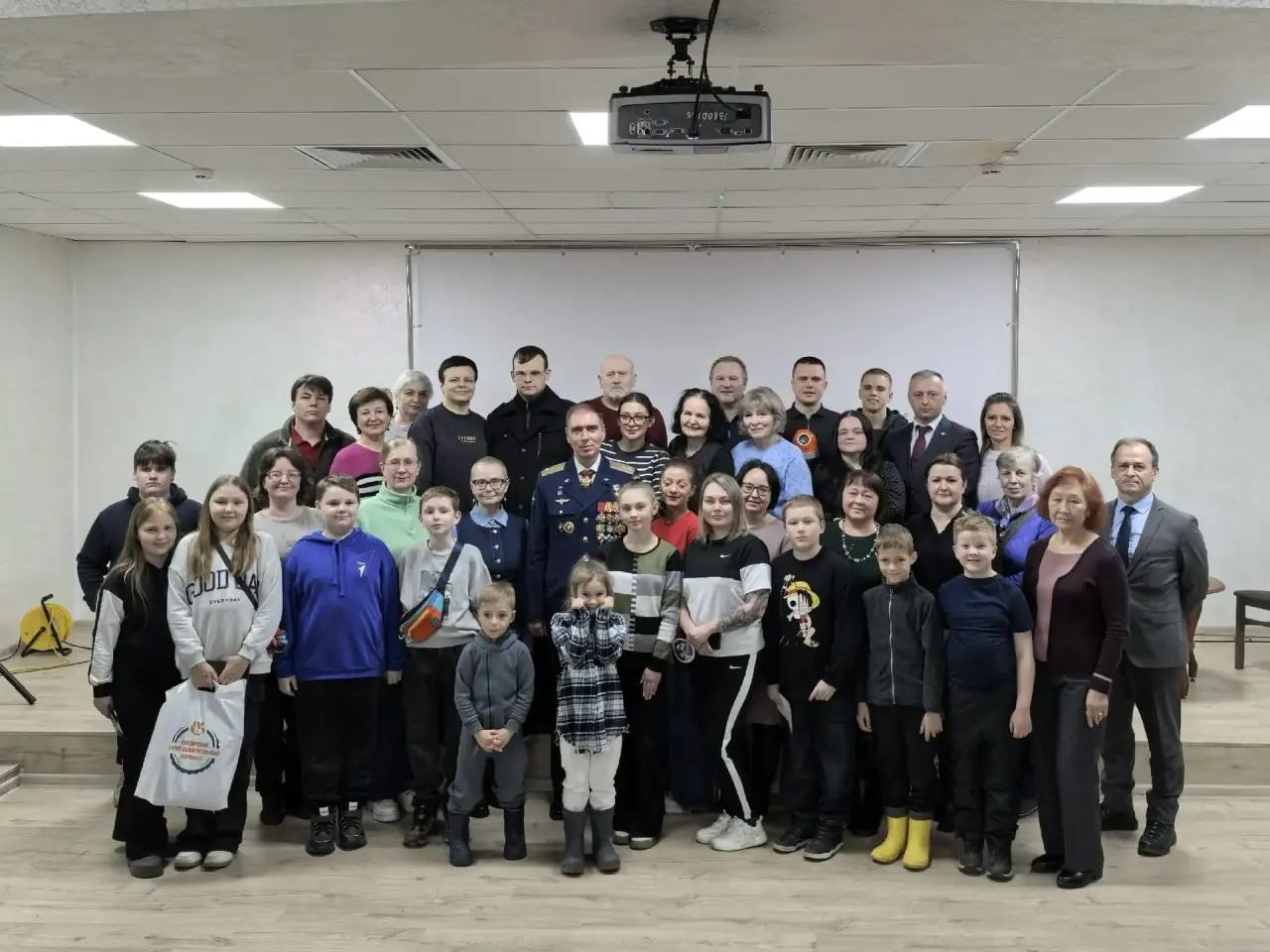 В преддверии Дня космонавтики в Ковдоре побывал почётный гость – лётчик-космонавт, Герой России Сергей Волков