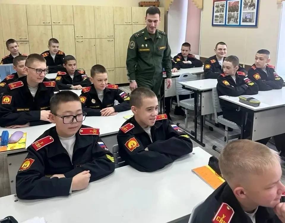 Военные следователи СК России провели занятия по безопасности для школьников и суворовцев в Мурманской области и Приморском крае