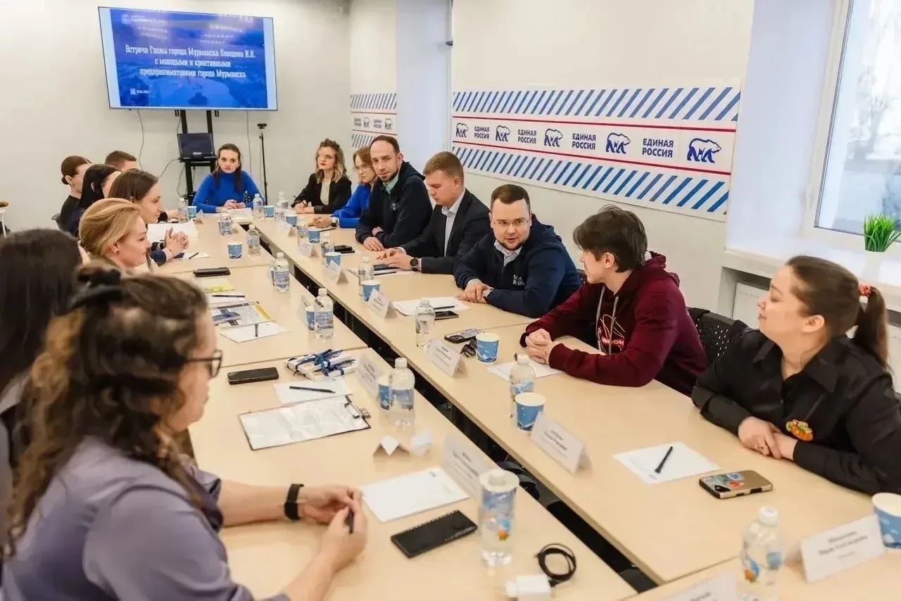 В рамках стартовавших в регионе ежегодных Дней предпринимательства глава города Мурманска Иван Лебедев на площадке Штаба общественной поддержки «Единой России» провел рабочую встречу с молодыми и креативными... В рамках стартовавших в регионе ежегодных Дней предпринимательства глава города Мурманска Иван Лебедев на площадке Штаба общественной поддержки «Единой России» провел рабочую встречу с молодыми и креативными...