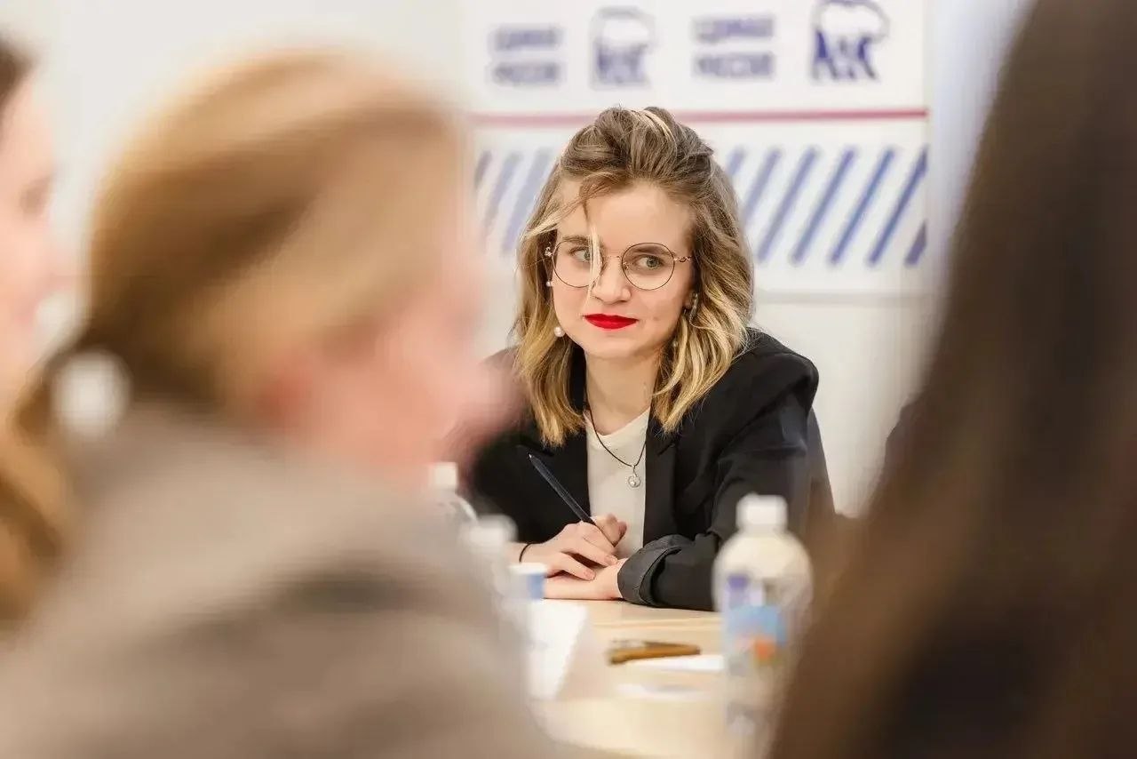 В рамках стартовавших в регионе ежегодных Дней предпринимательства глава города Мурманска Иван Лебедев на площадке Штаба общественной поддержки «Единой России» провел рабочую встречу с молодыми и креативными... В рамках стартовавших в регионе ежегодных Дней предпринимательства глава города Мурманска Иван Лебедев на площадке Штаба общественной поддержки «Единой России» провел рабочую встречу с молодыми и креативными...