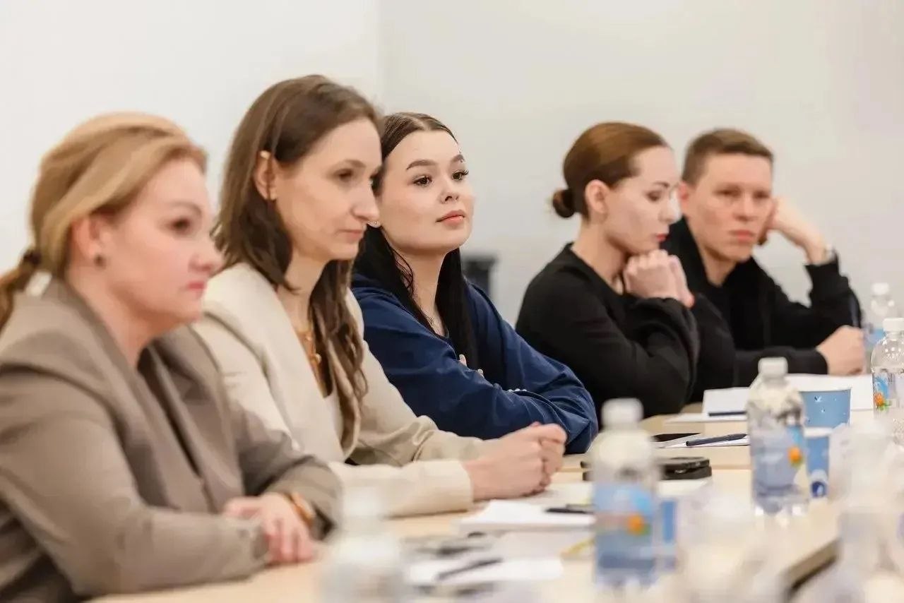 В рамках стартовавших в регионе ежегодных Дней предпринимательства глава города Мурманска Иван Лебедев на площадке Штаба общественной поддержки «Единой России» провел рабочую встречу с молодыми и креативными... В рамках стартовавших в регионе ежегодных Дней предпринимательства глава города Мурманска Иван Лебедев на площадке Штаба общественной поддержки «Единой России» провел рабочую встречу с молодыми и креативными...