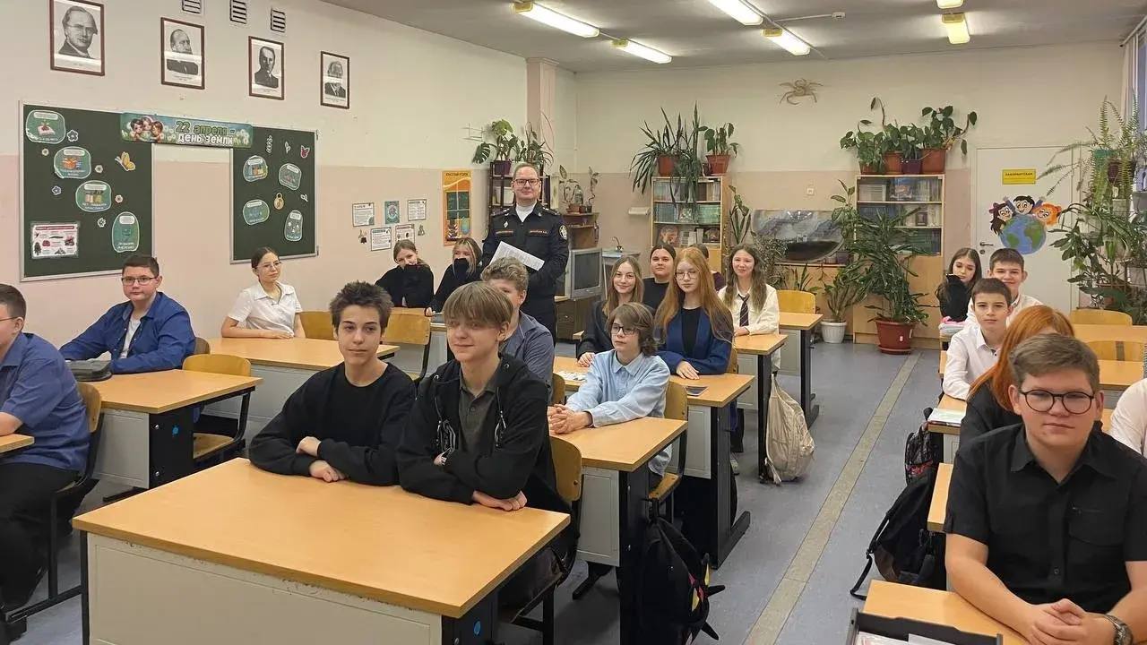 Военные следователи СК России провели занятия по безопасности для школьников и суворовцев в Мурманской области и Приморском крае Военные следователи СК России провели занятия по безопасности для школьников и суворовцев в Мурманской области и Приморском крае