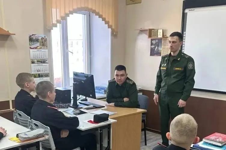 Военные следователи СК России провели занятия по безопасности для школьников и суворовцев в Мурманской области и Приморском крае Военные следователи СК России провели занятия по безопасности для школьников и суворовцев в Мурманской области и Приморском крае