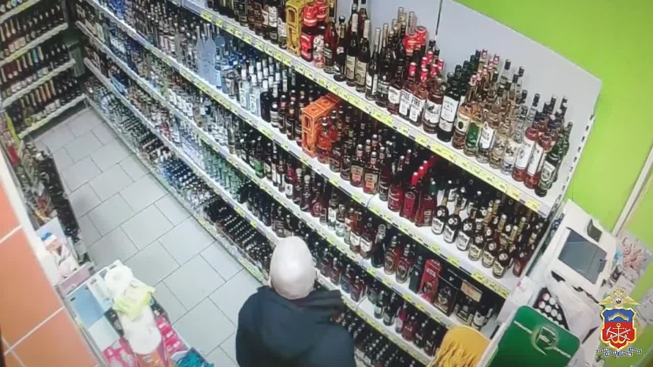 В Мурманске рецидивист попался на краже сладостей и газировки
