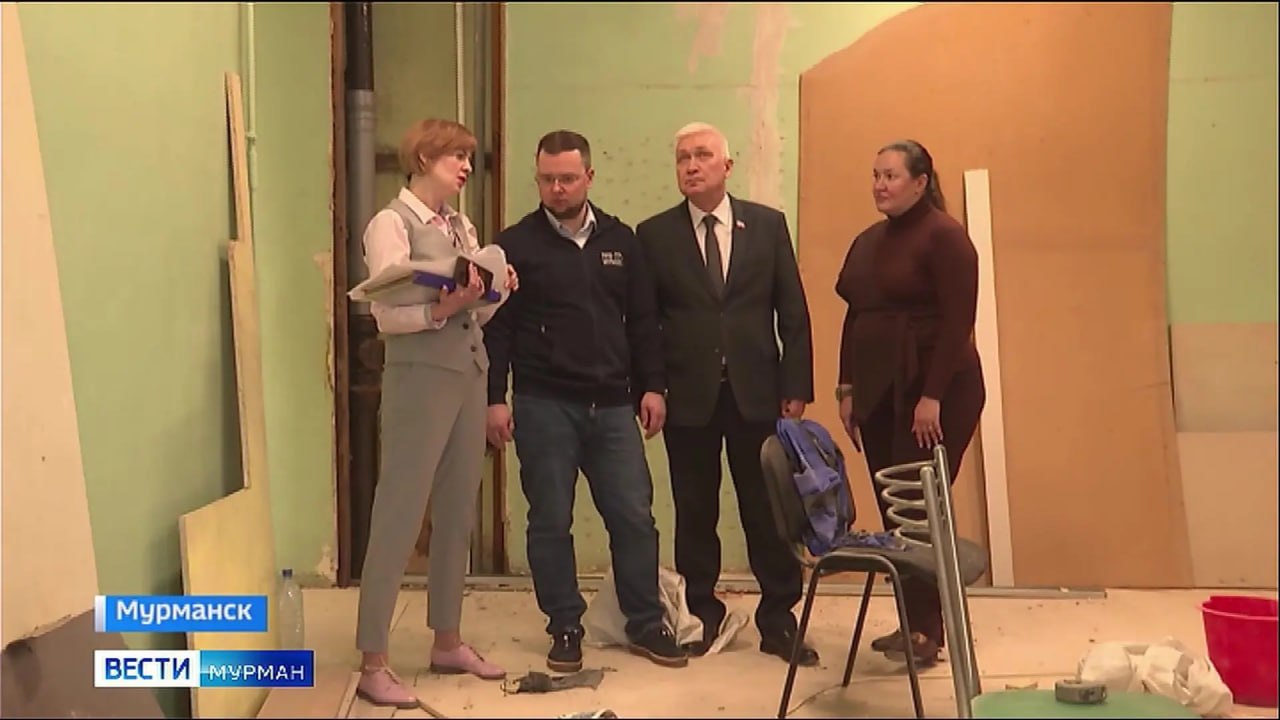 "Библиотека традиций": глава Мурманска проверил ход ремонта в Центральной городской библиотеке