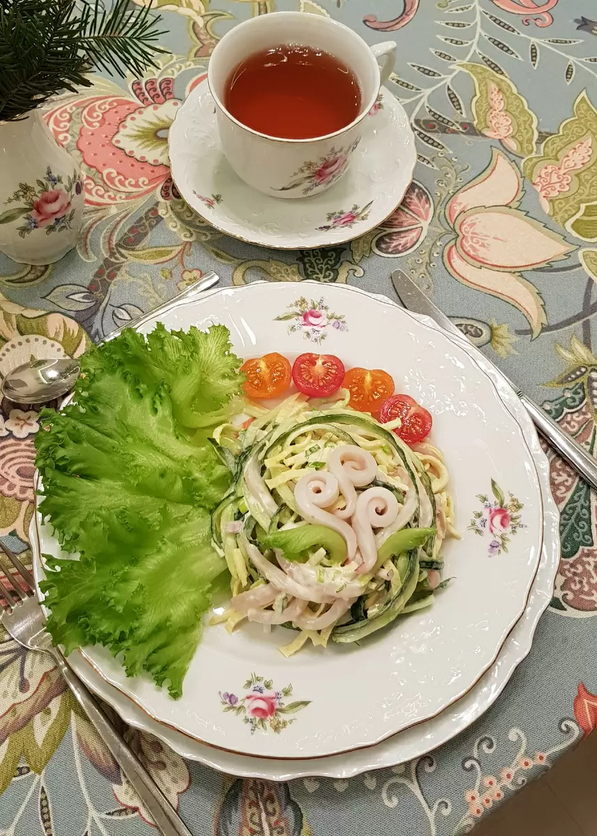 Салат "Весёлые кальмары" для любого праздника