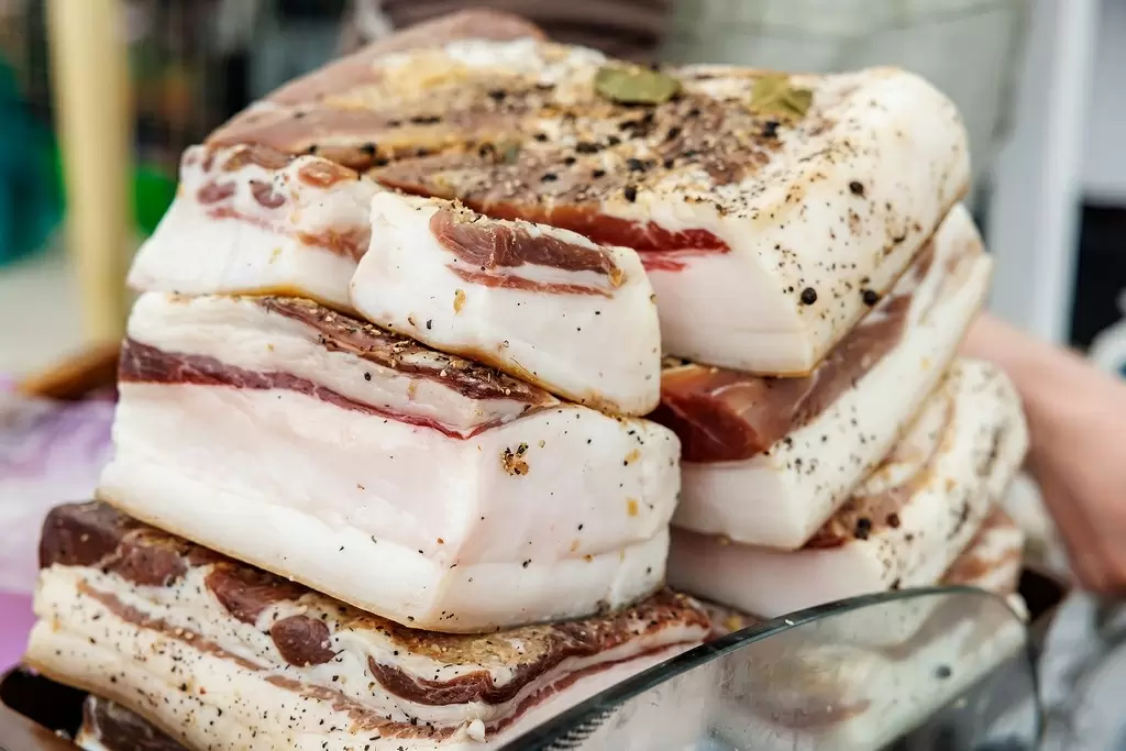 Как правильно есть сало: советы диетолога для здорового рациона