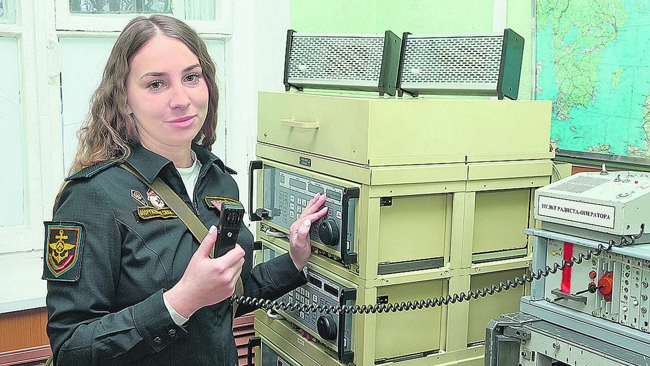 Точная мелодия. Музыка тире и точек не устает звучать в радиоэфире История Кристины Кулий – яркое подтверждение тому, что в эпоху высоких технологий и цифровой связи старая добрая морзянка продолжает жить, а ее хранителями...