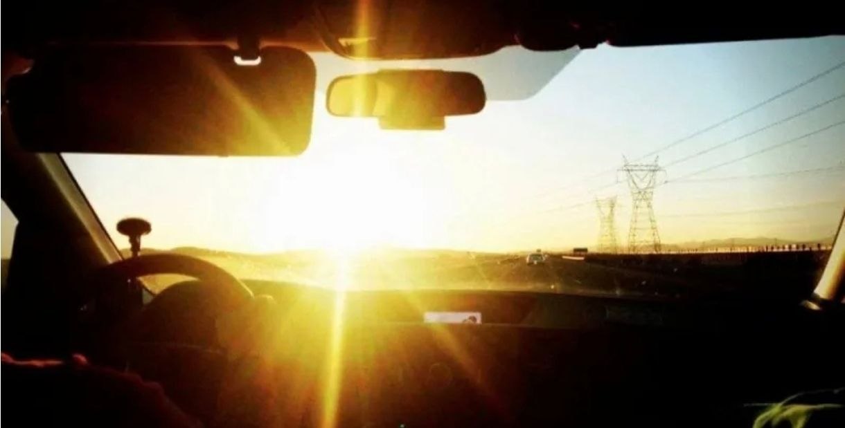 Госавтоинспекция Мурманской области предупреждает водителей об опасности яркого солнца