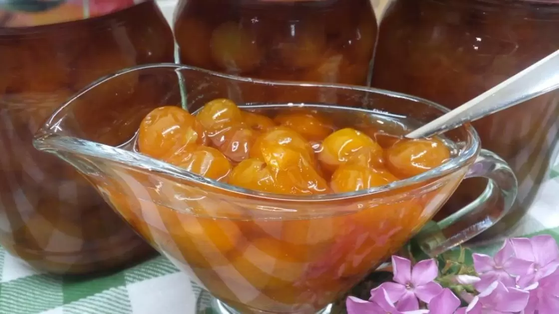 Летние угощения на зиму: как приготовить варенье, компот и желе из слив и алычи