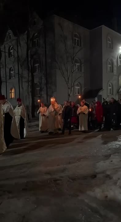 Пусть свет Светлого Христова Воскресения принесёт в каждый дом мир, тепло и добрые перемены: губернатор Андрей Чибис принял участие в пасхальном богослужении в Свято-Никольском кафедральном соборе и поздравил северян с...