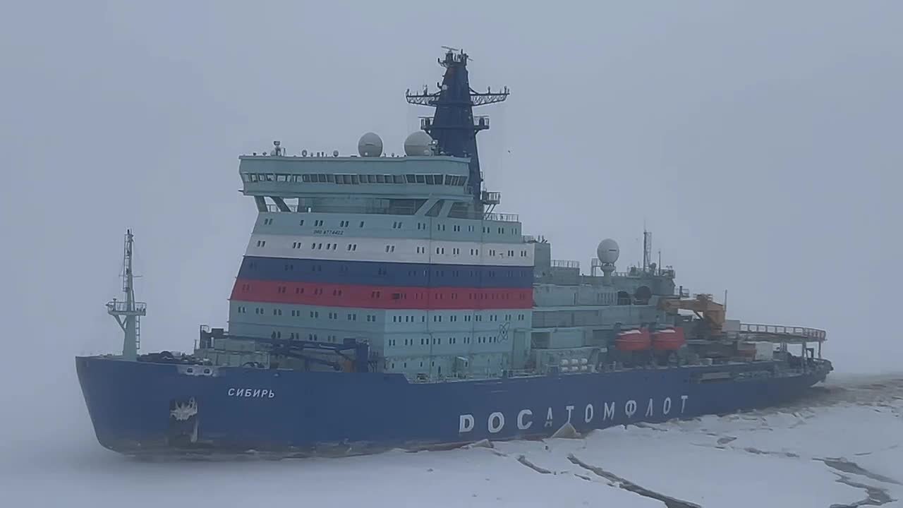 Атомные ледоколы поздравили гудками россиян с 65-летием полета в космос Юрия Гагарина