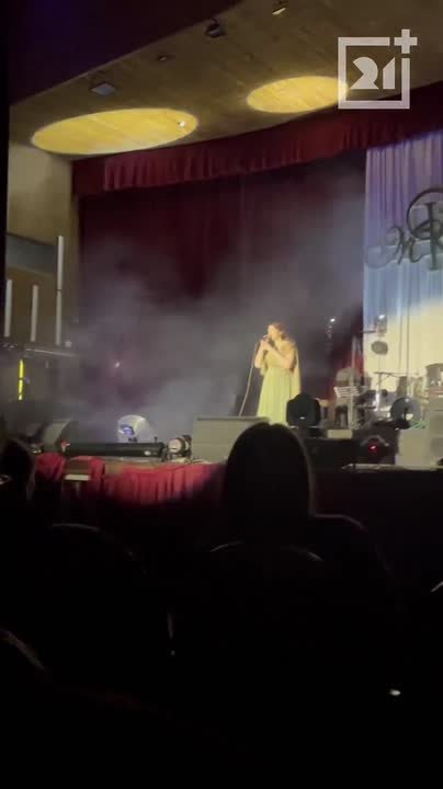 Творческий путь к звездам студенток колледжа искусств