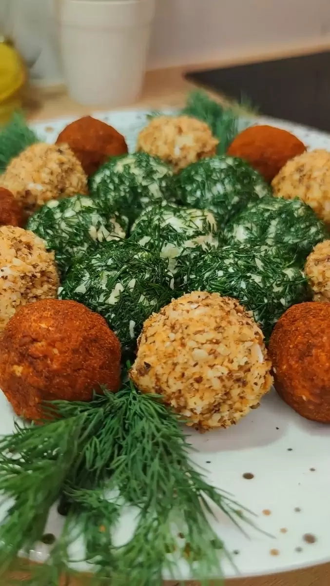 Сырные шарики: необычная закуска, которая украсит любой праздник