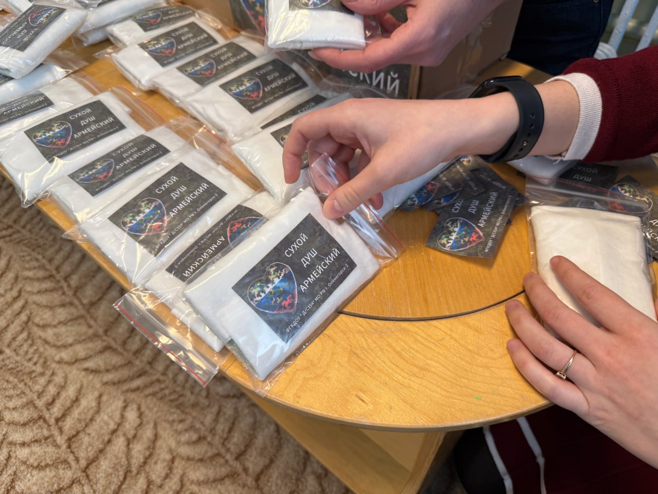 Воспитатели и дети мурманского детского сада собрали 150 наборов сухого душа для бойцов Воспитатели и дети мурманского детского сада собрали 150 наборов сухого душа для бойцов