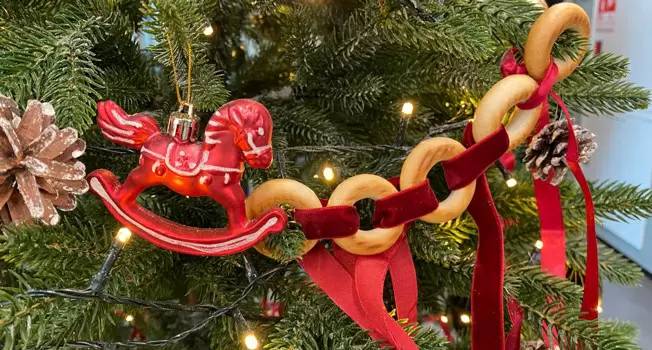 Как создать новогодние украшения из кухонных ингредиентов