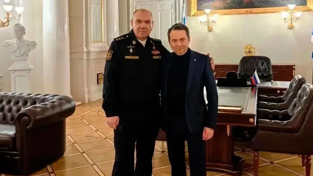 Андрей Чибис поздравил главнокомандующего ВМФ Александра Моисеева с днем рождения