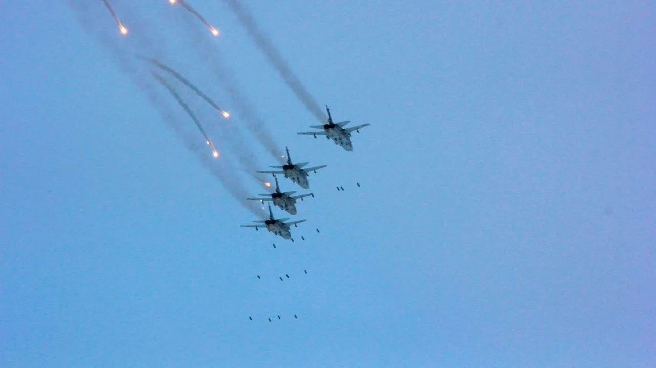 Экипажи бомбардировщиков Северного флота выполнили бомбометание по наземным целям